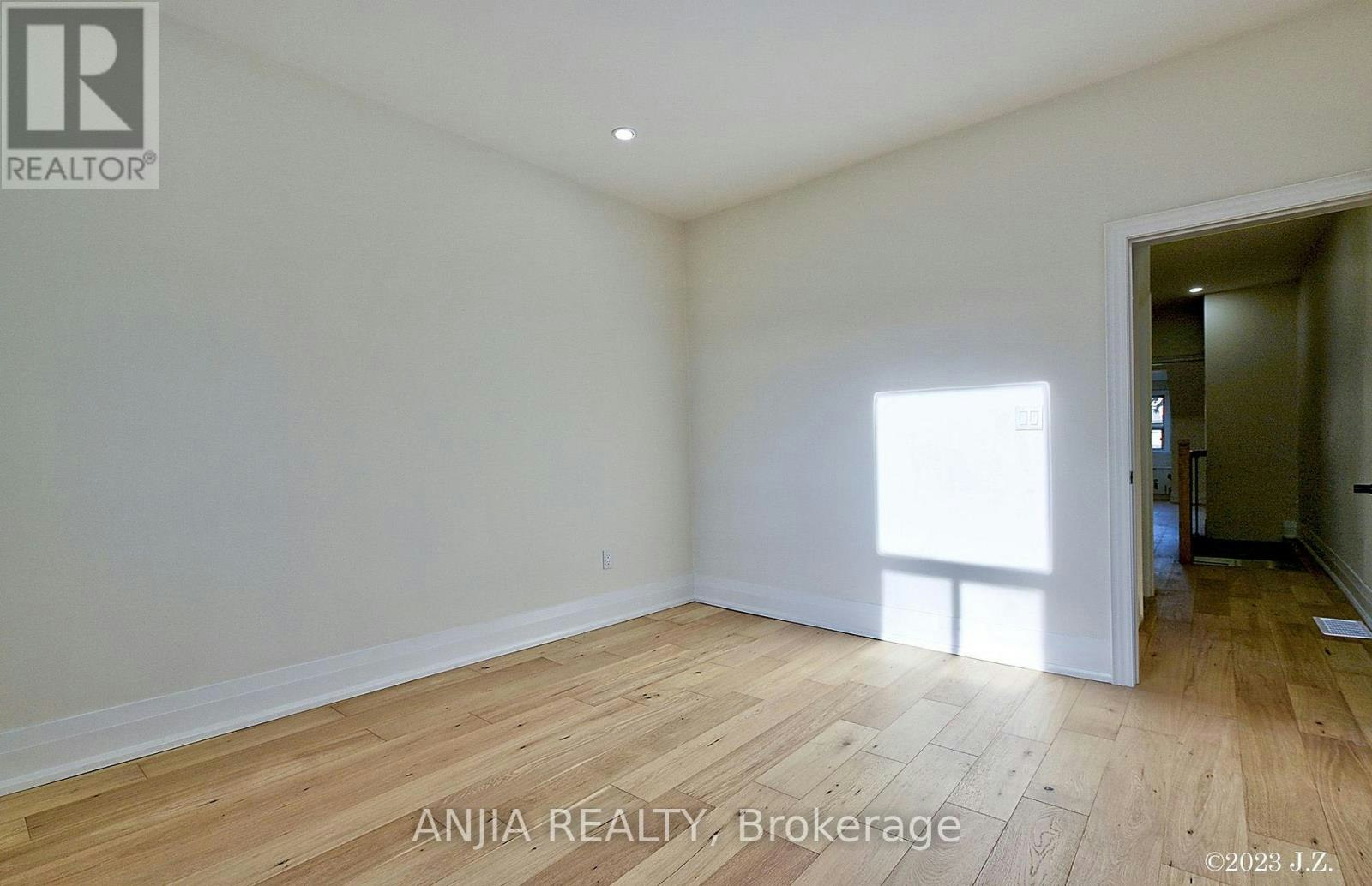 UPPER-36 Gough Avenue, Toronto, ON, M4K 3N7 - 11