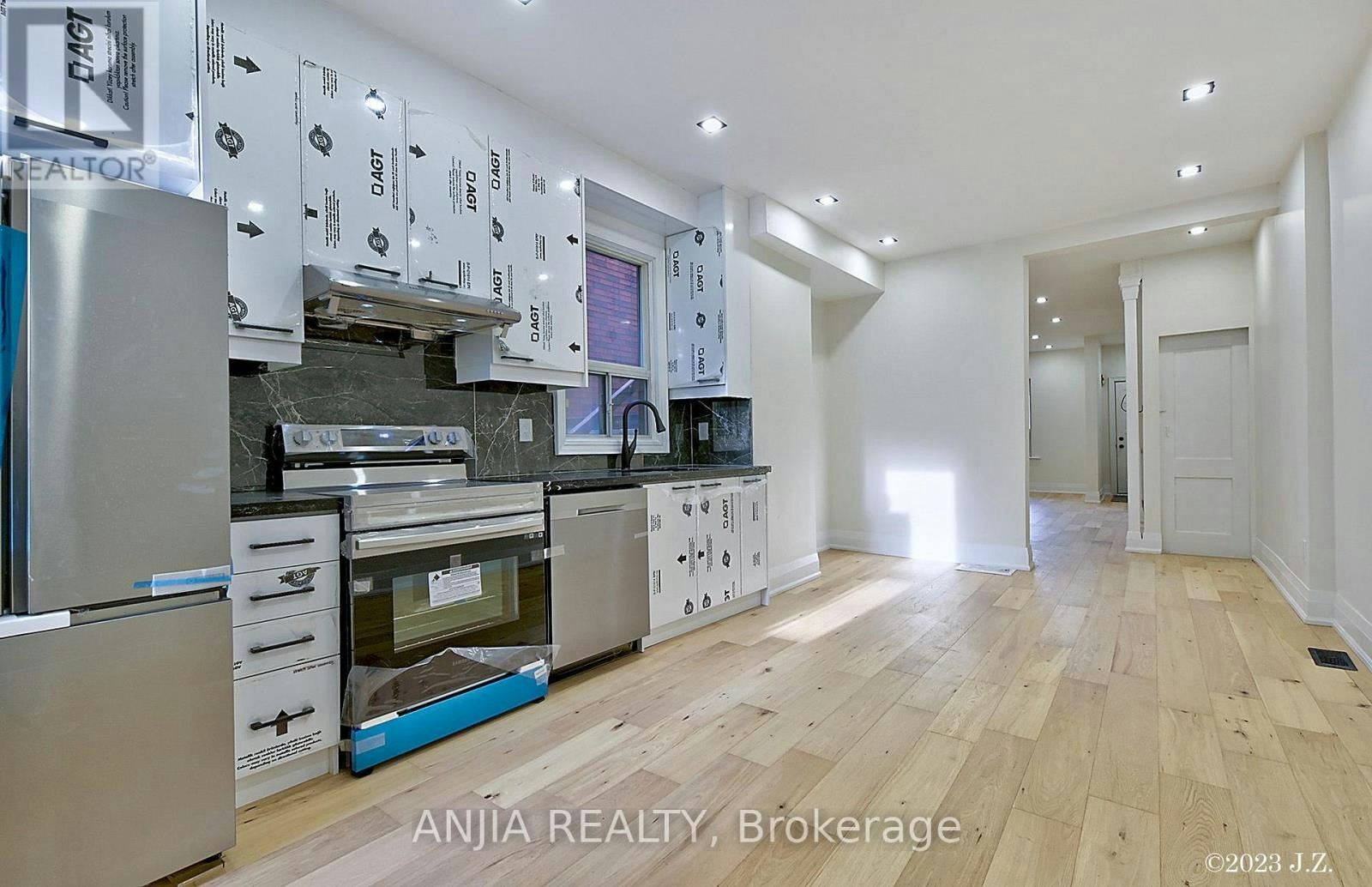 UPPER-36 Gough Avenue, Toronto, ON, M4K 3N7 - 6