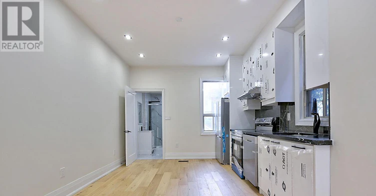 UPPER-36 Gough Avenue, Toronto, ON, M4K 3N7 - 5