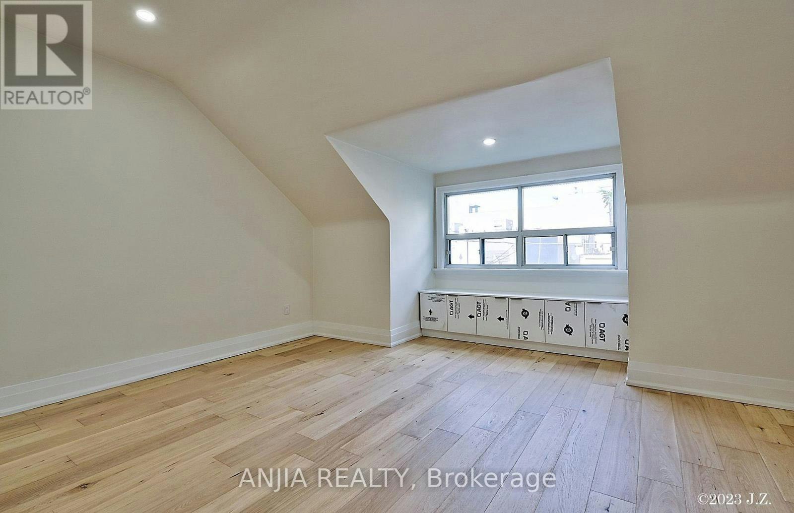UPPER-36 Gough Avenue, Toronto, ON, M4K 3N7 - 15