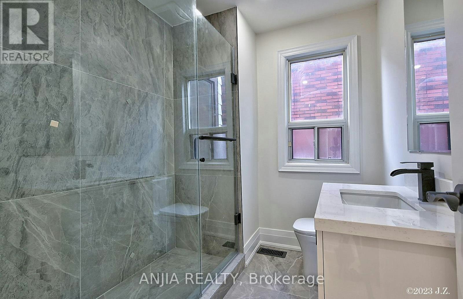 UPPER-36 Gough Avenue, Toronto, ON, M4K 3N7 - 9