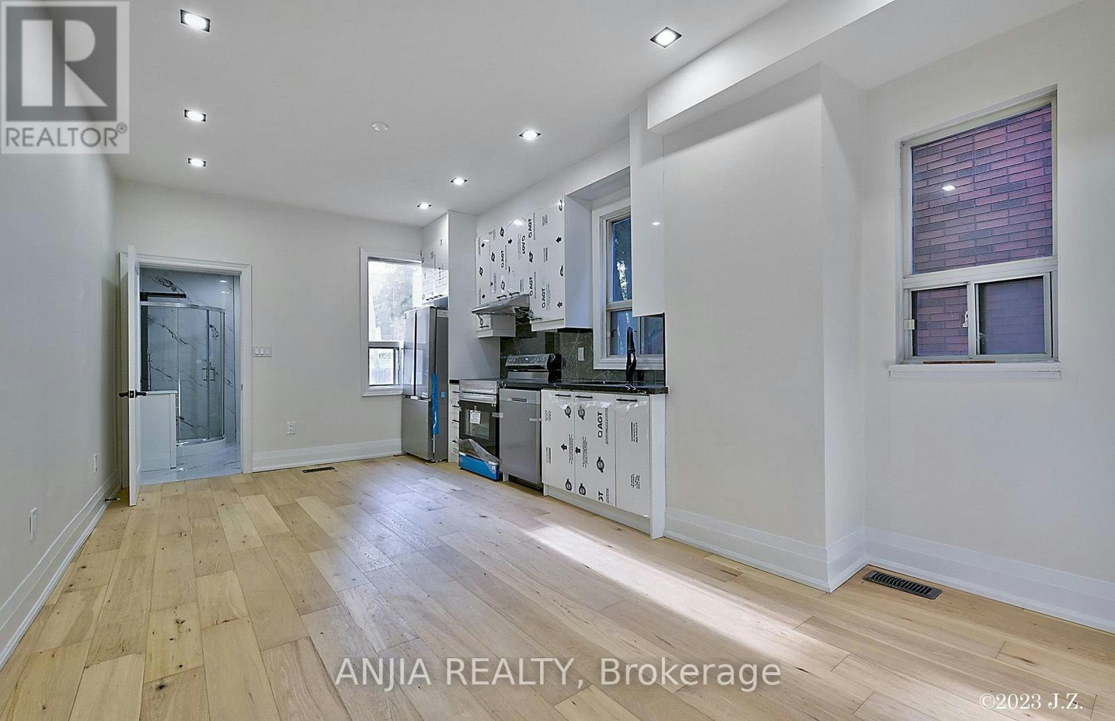 UPPER-36 Gough Avenue, Toronto, ON, M4K 3N7 - 4