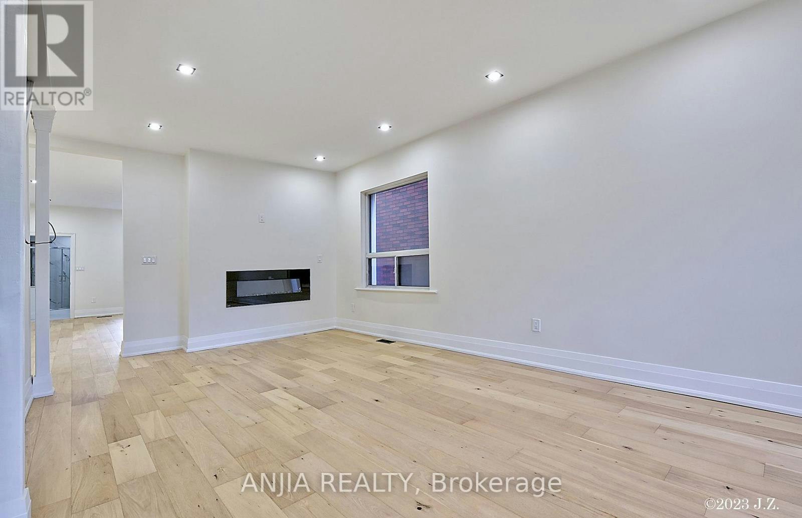 UPPER-36 Gough Avenue, Toronto, ON, M4K 3N7 - 2