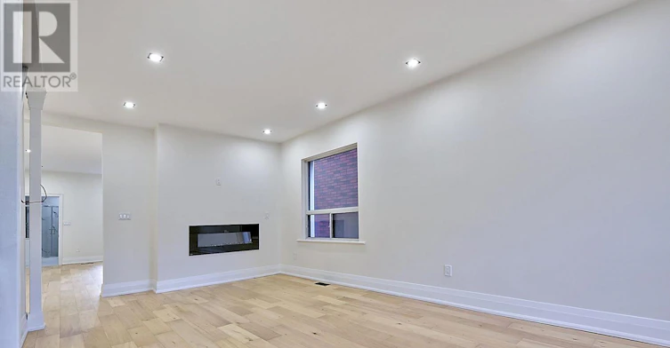 UPPER-36 Gough Avenue, Toronto, ON, M4K 3N7 - 2
