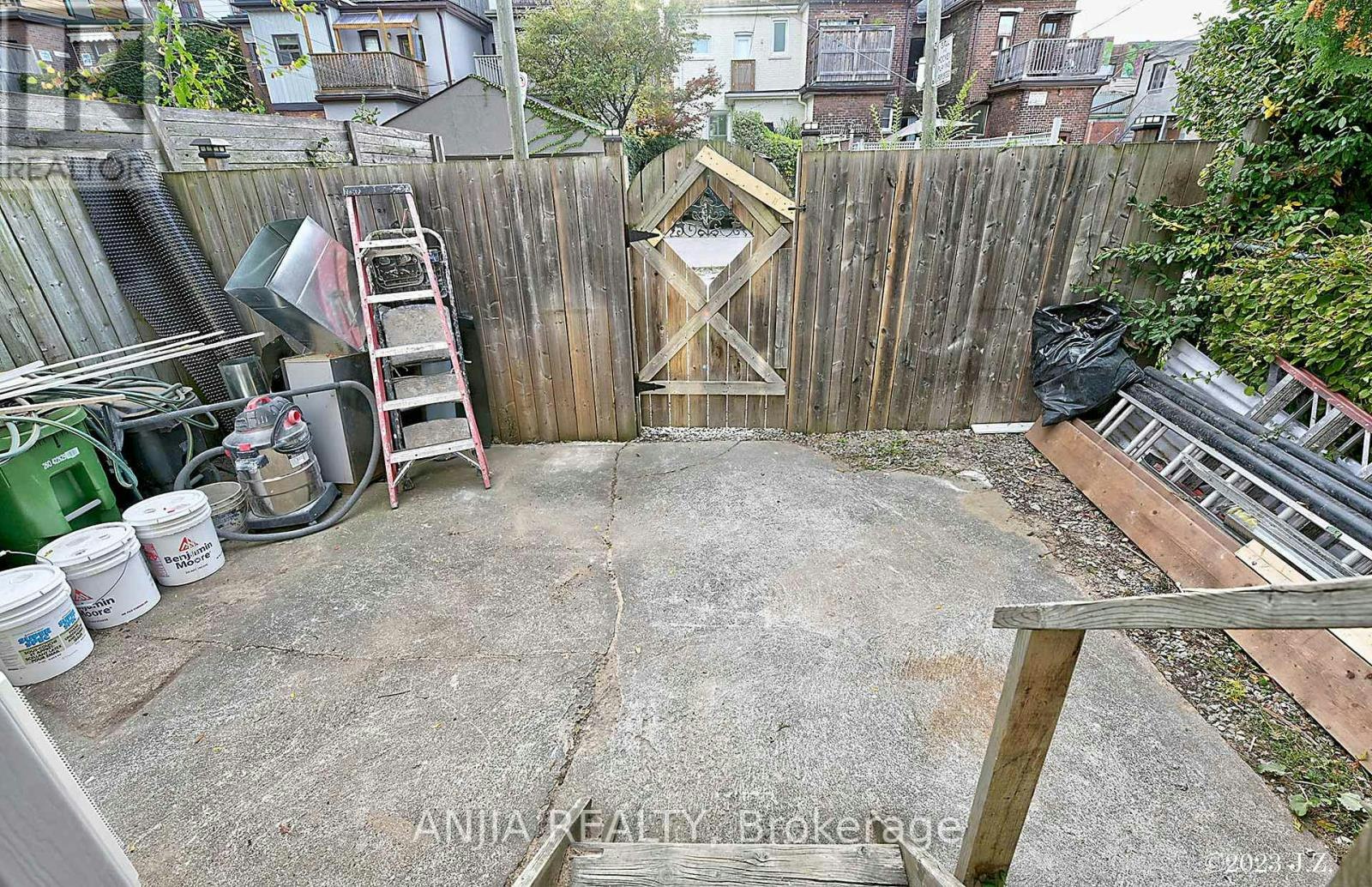 UPPER-36 Gough Avenue, Toronto, ON, M4K 3N7 - 16