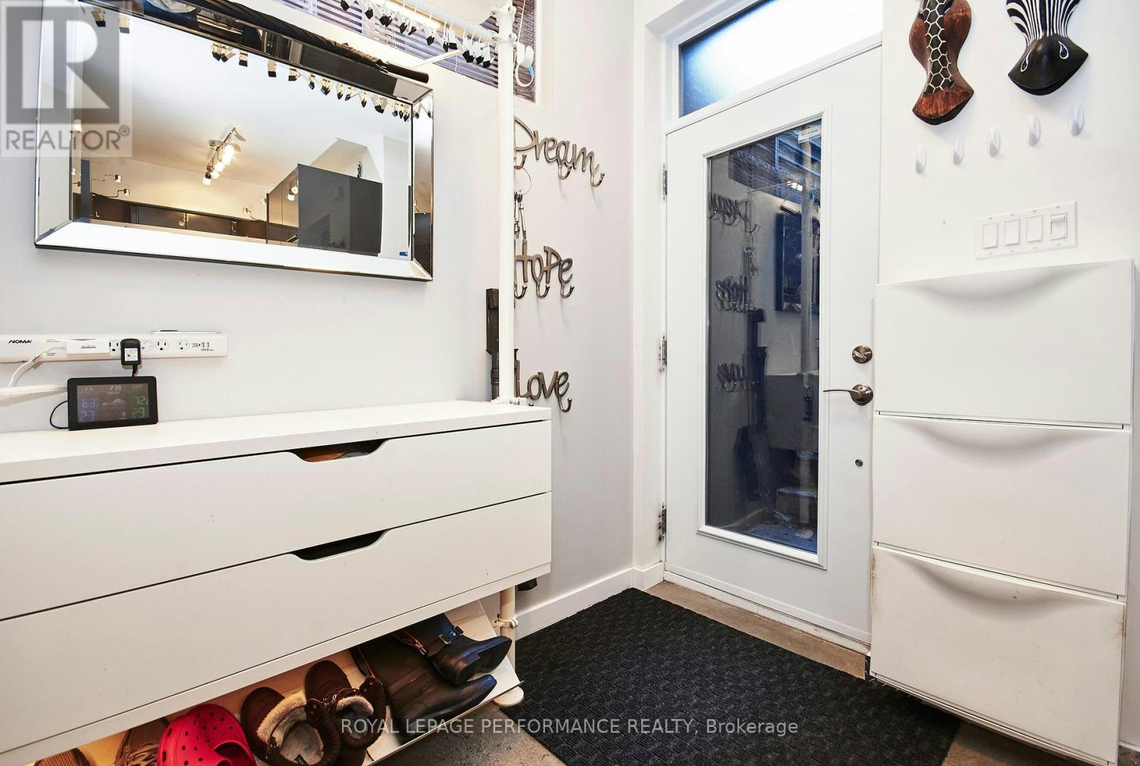 B-82 Third Avenue, Ottawa, ON, K1S 2J8 - 3