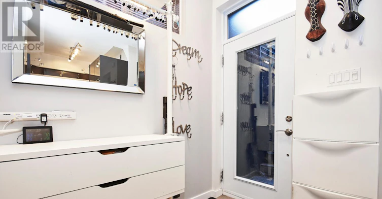 B-82 Third Avenue, Ottawa, ON, K1S 2J8 - 3
