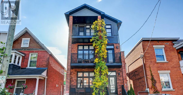 B-82 Third Avenue, Ottawa, ON, K1S 2J8