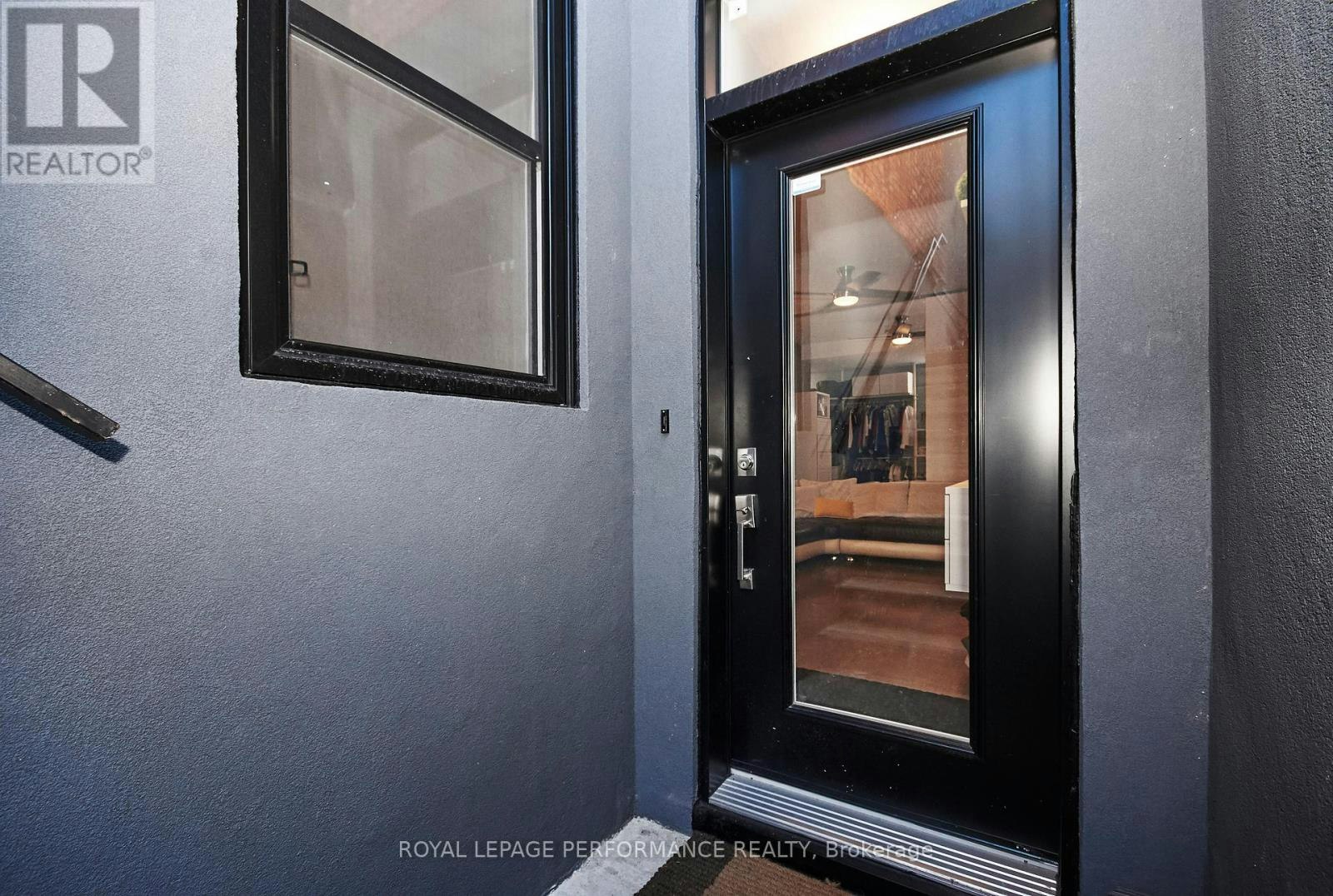 B-82 Third Avenue, Ottawa, ON, K1S 2J8 - 2
