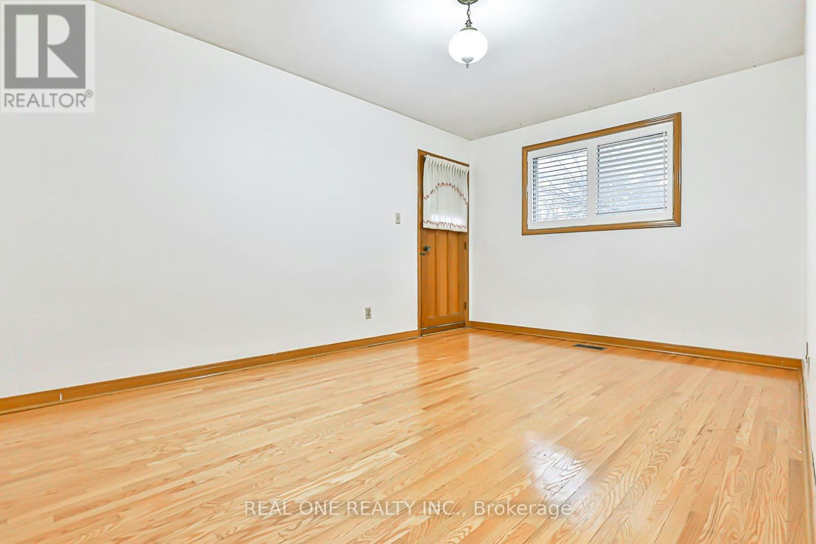 9 Sesame Street, Toronto, ON, M1W 2R3 - 7