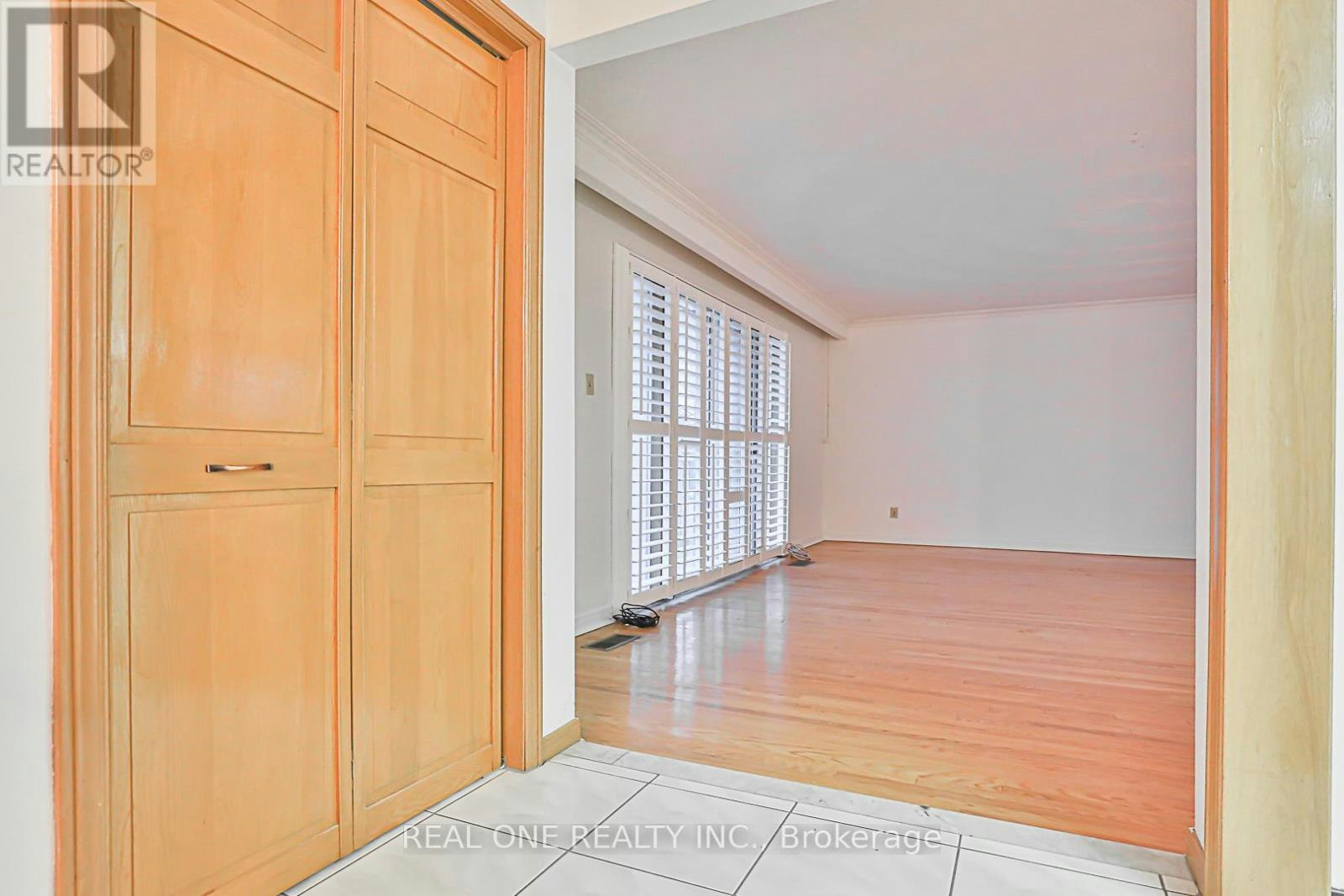 9 Sesame Street, Toronto, ON, M1W 2R3 - 3