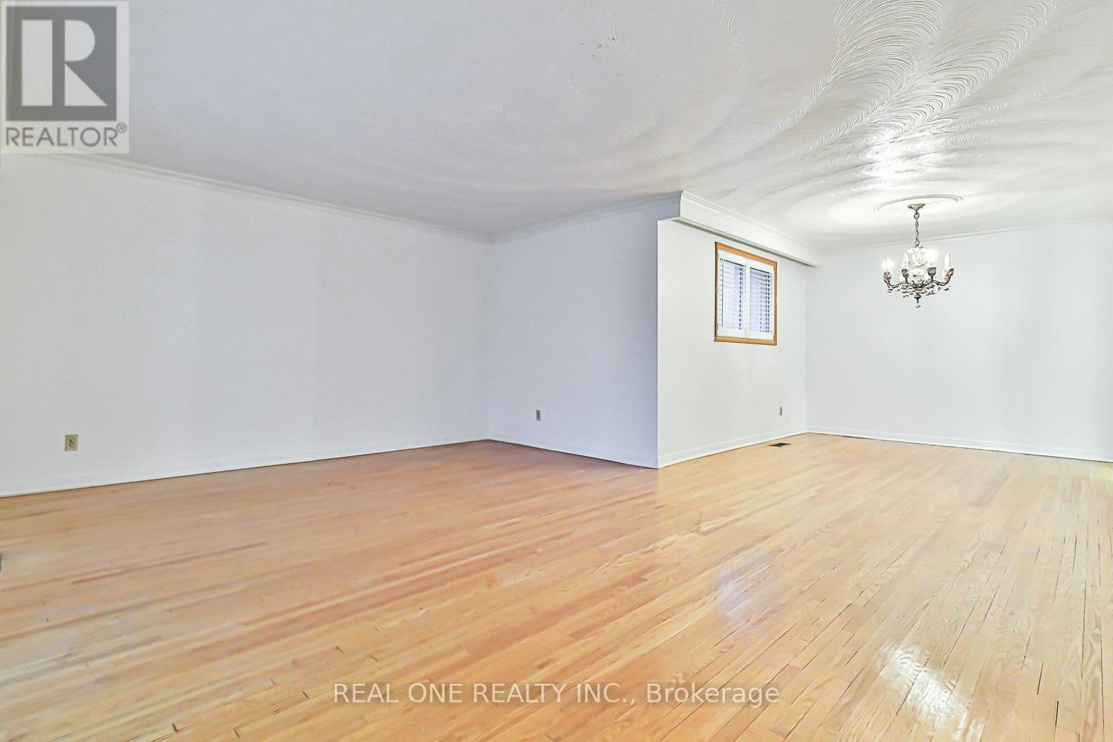 9 Sesame Street, Toronto, ON, M1W 2R3 - 4