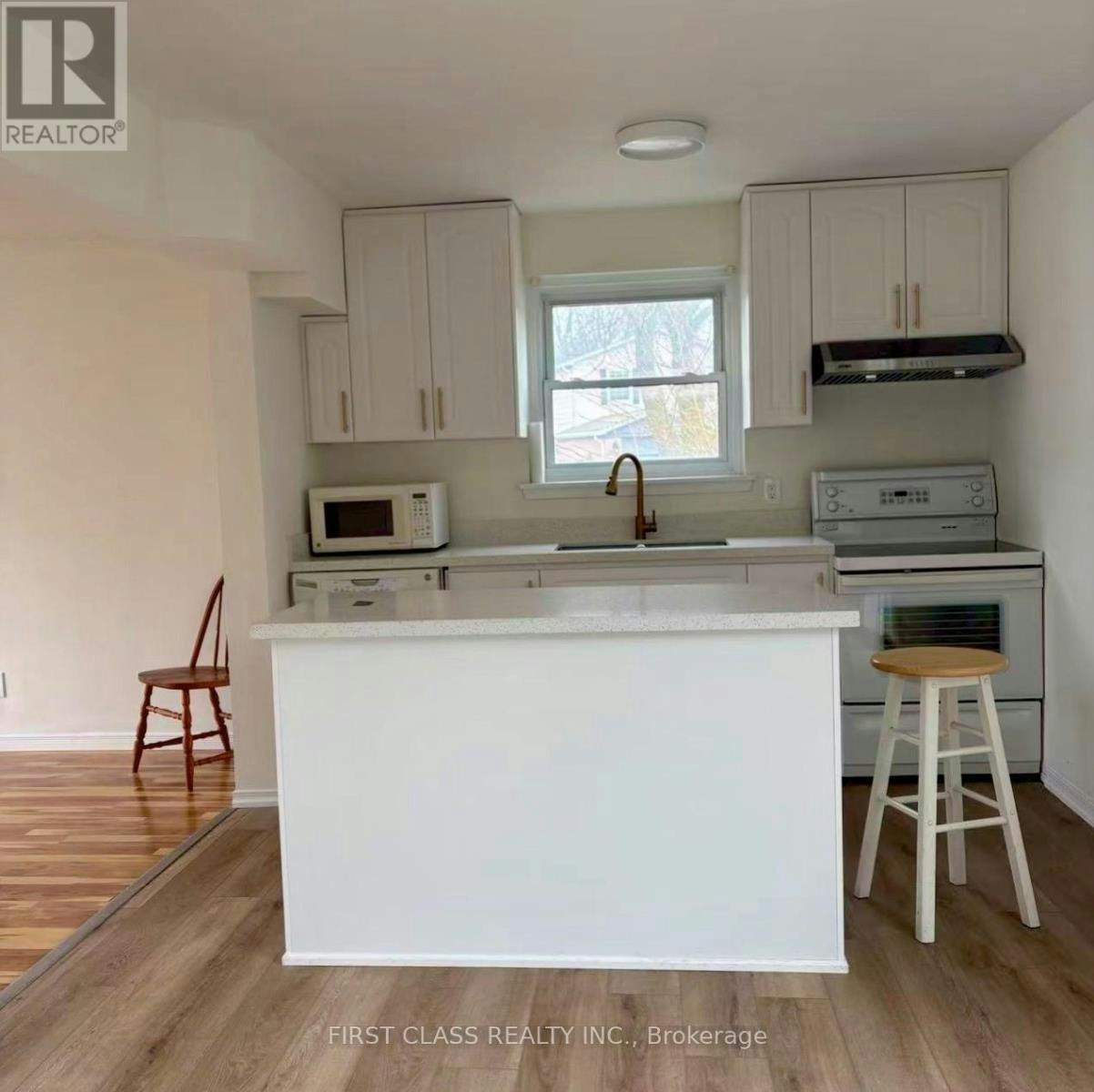 701 Leeder Court, Newmarket, ON, L3Y 5A8 - 2