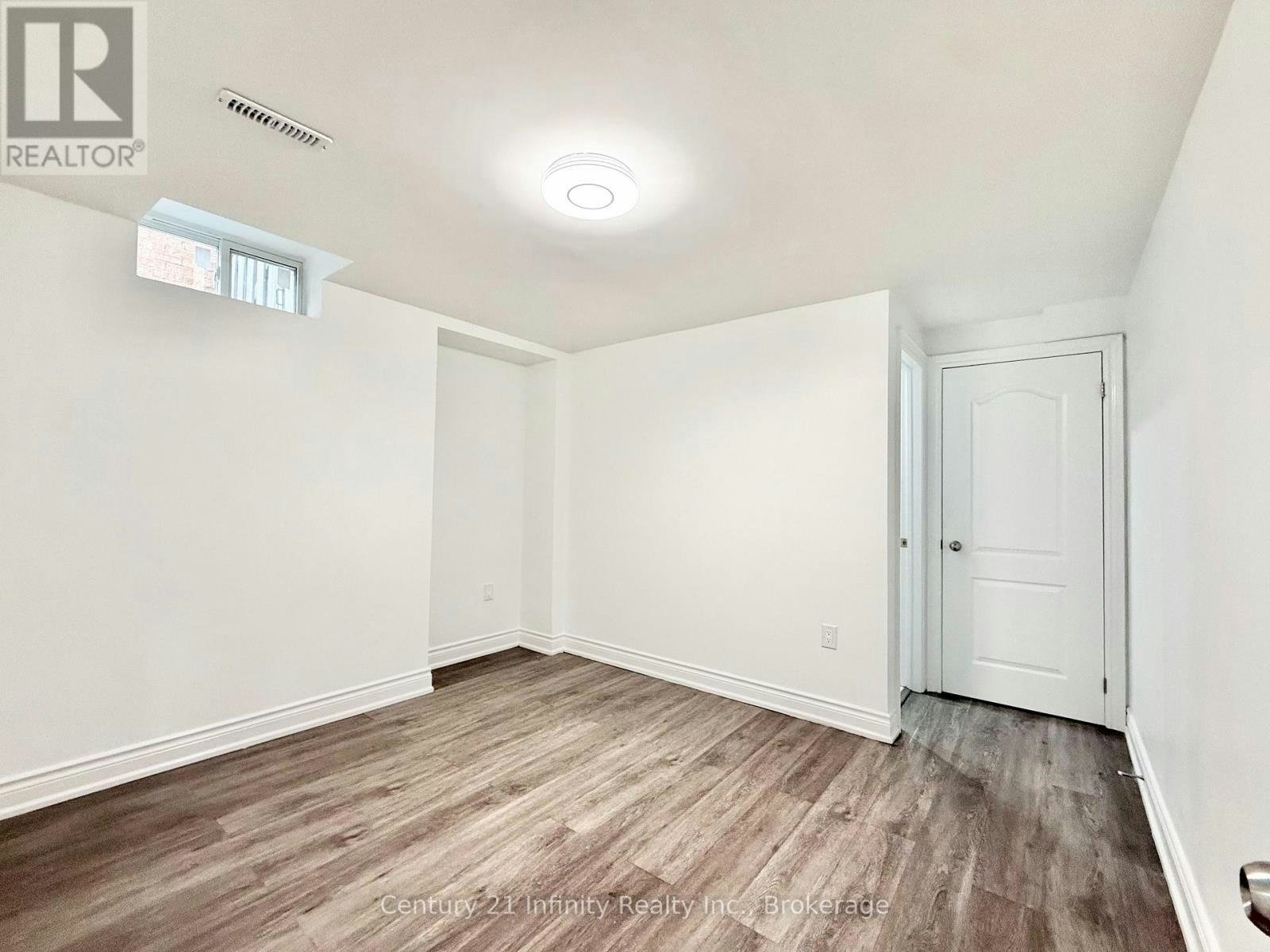 11 Meadowglen Drive, Whitby, ON, L1R 1T8 - 6