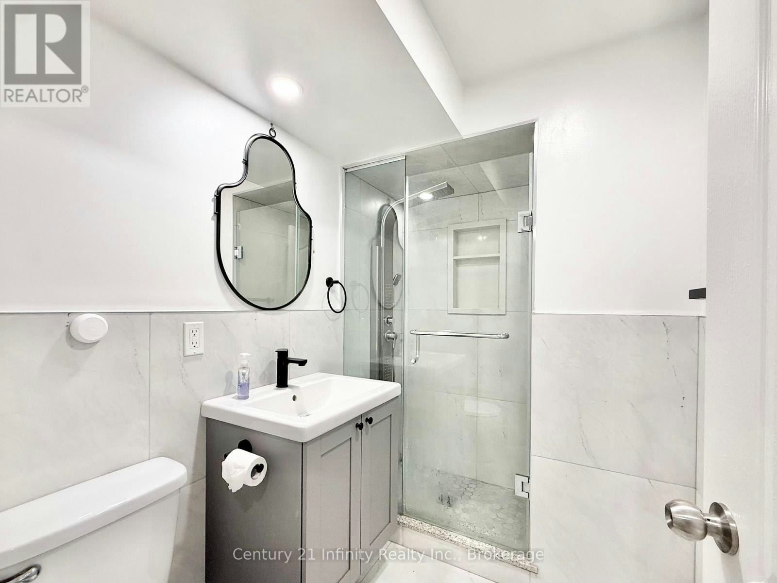 11 Meadowglen Drive, Whitby, ON, L1R 1T8 - 7