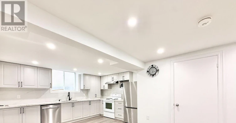 11 Meadowglen Drive, Whitby, ON, L1R 1T8 - 10
