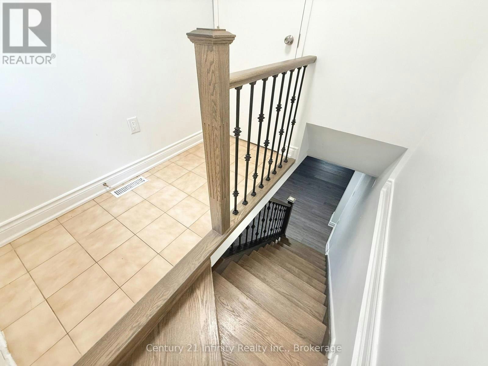 11 Meadowglen Drive, Whitby, ON, L1R 1T8 - 3