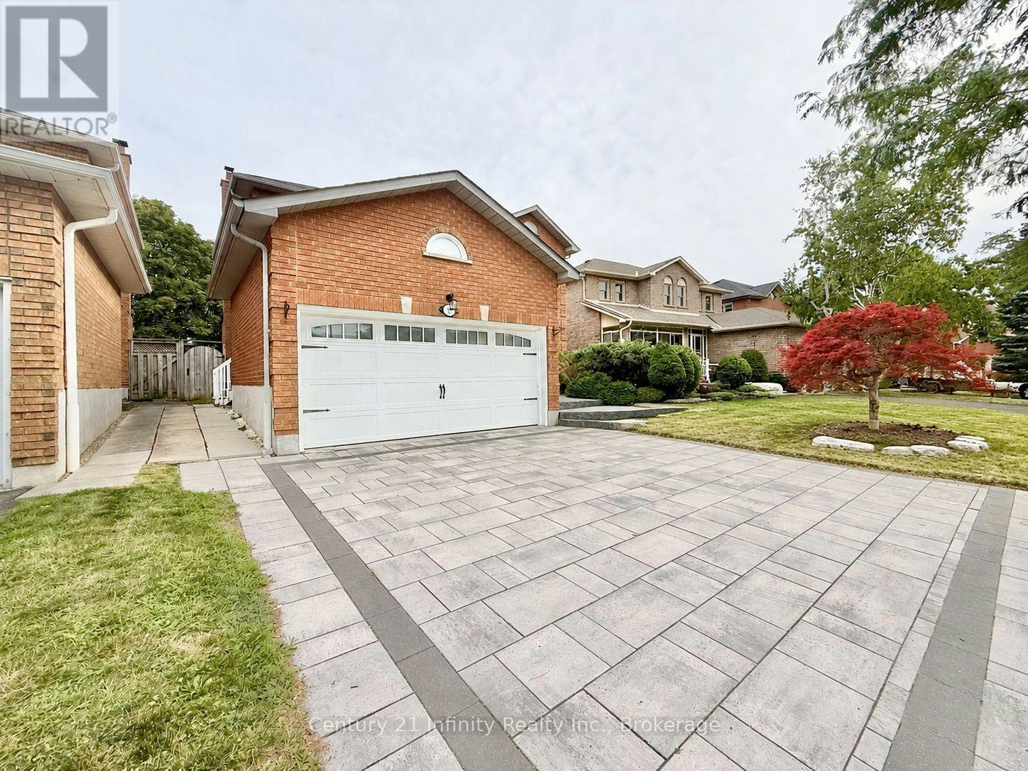 11 Meadowglen Drive, Whitby, ON, L1R 1T8