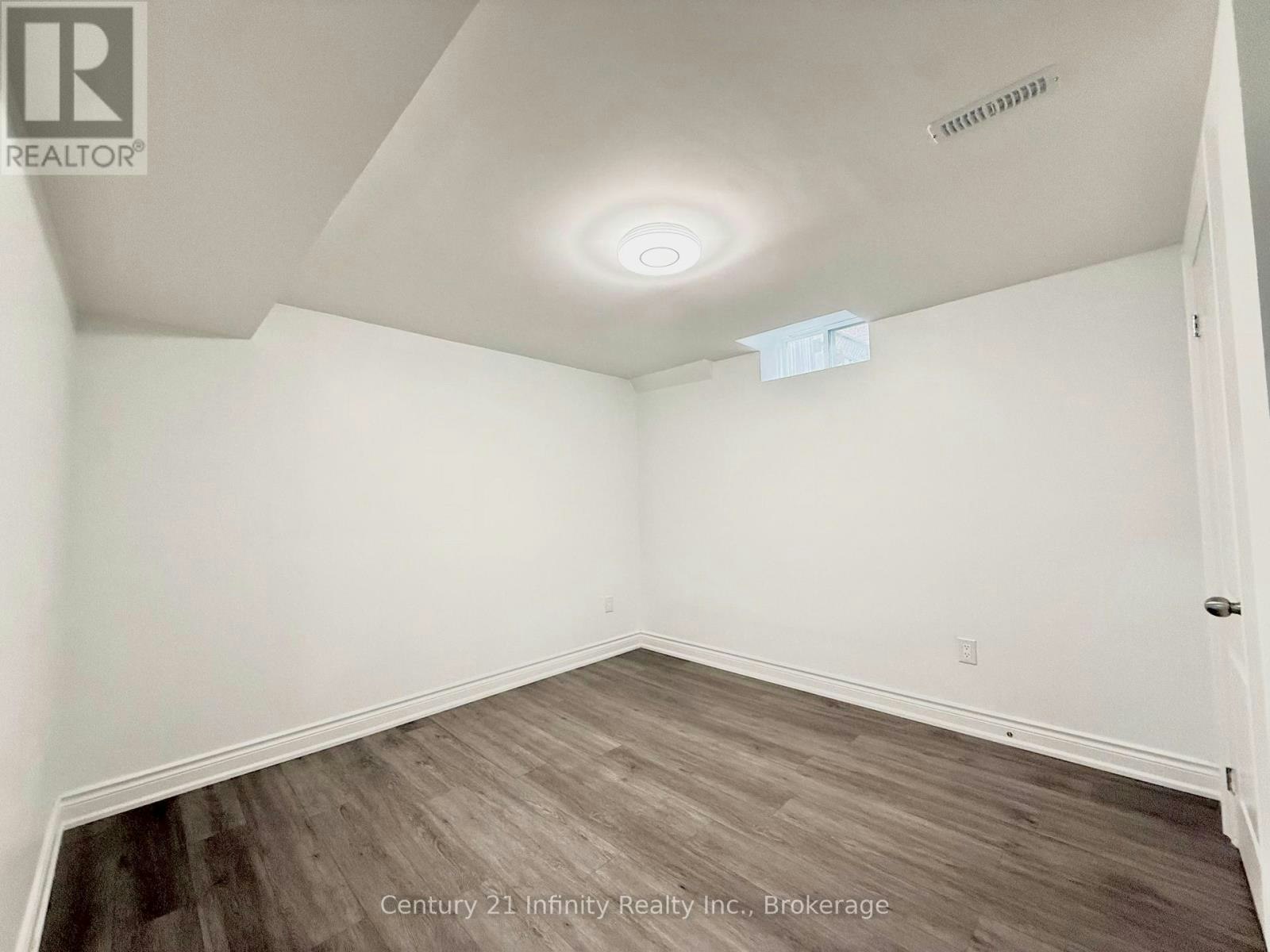 11 Meadowglen Drive, Whitby, ON, L1R 1T8 - 8