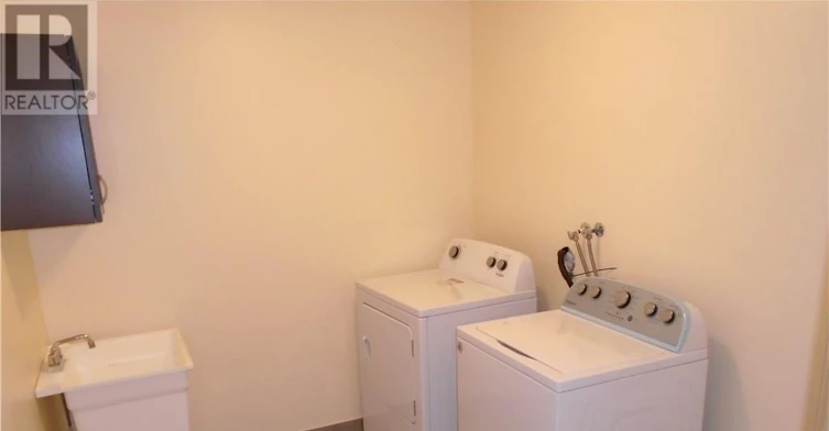 37 Sparkle Drive, Thorold, ON, L2V 0H2 - 15