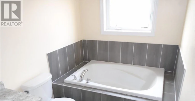 37 Sparkle Drive, Thorold, ON, L2V 0H2 - 12
