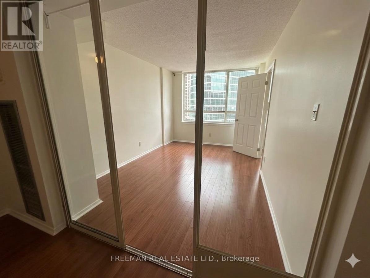1021-633 Bay Street, Toronto, ON, M5G 2G4 - 9