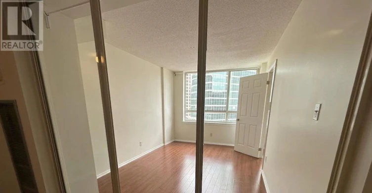 1021-633 Bay Street, Toronto, ON, M5G 2G4 - 9
