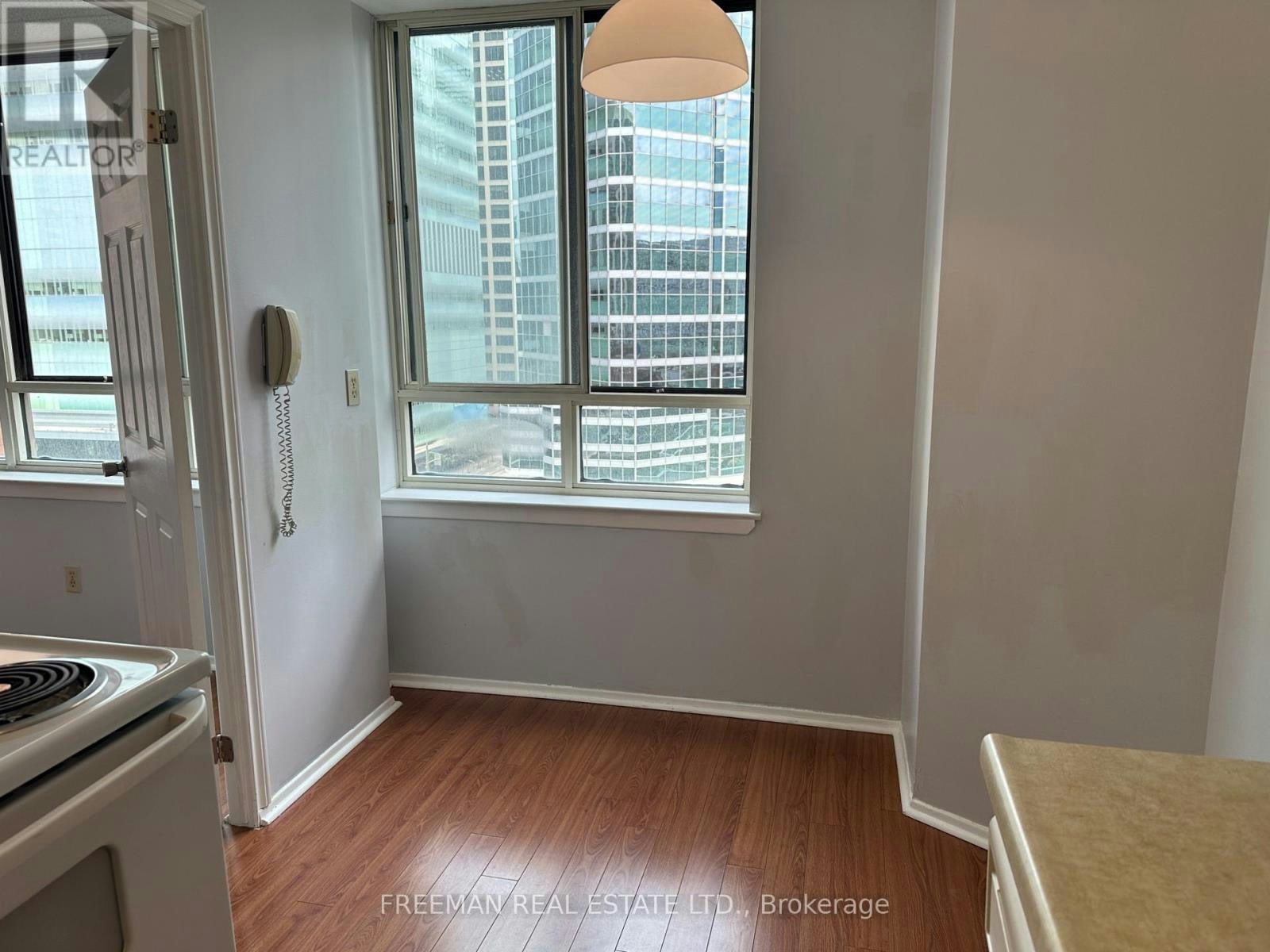 1021-633 Bay Street, Toronto, ON, M5G 2G4 - 8