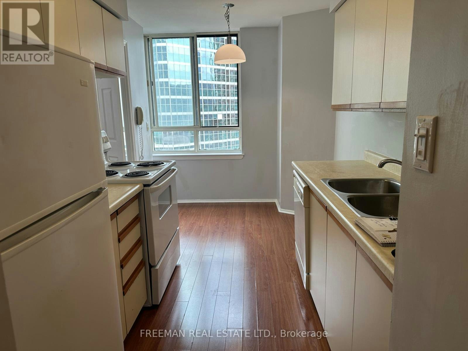 1021-633 Bay Street, Toronto, ON, M5G 2G4 - 6