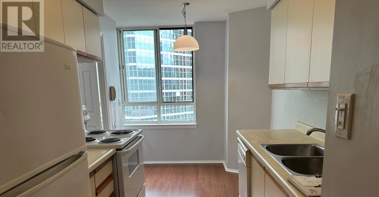 1021-633 Bay Street, Toronto, ON, M5G 2G4 - 6