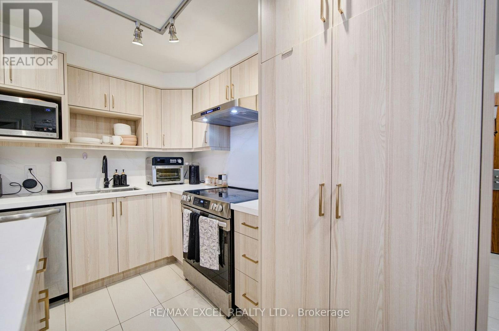 202-37 Galleria Parkway, Markham, ON, L3T 0A5 - 18