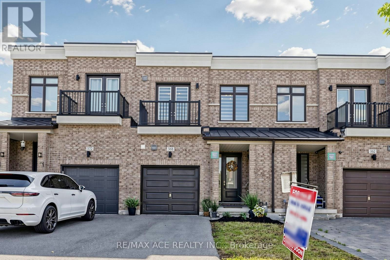 368 Elyse Court, Aurora, ON, L4G 2C9
