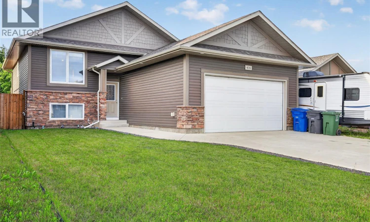416 Loeppky Avenue
