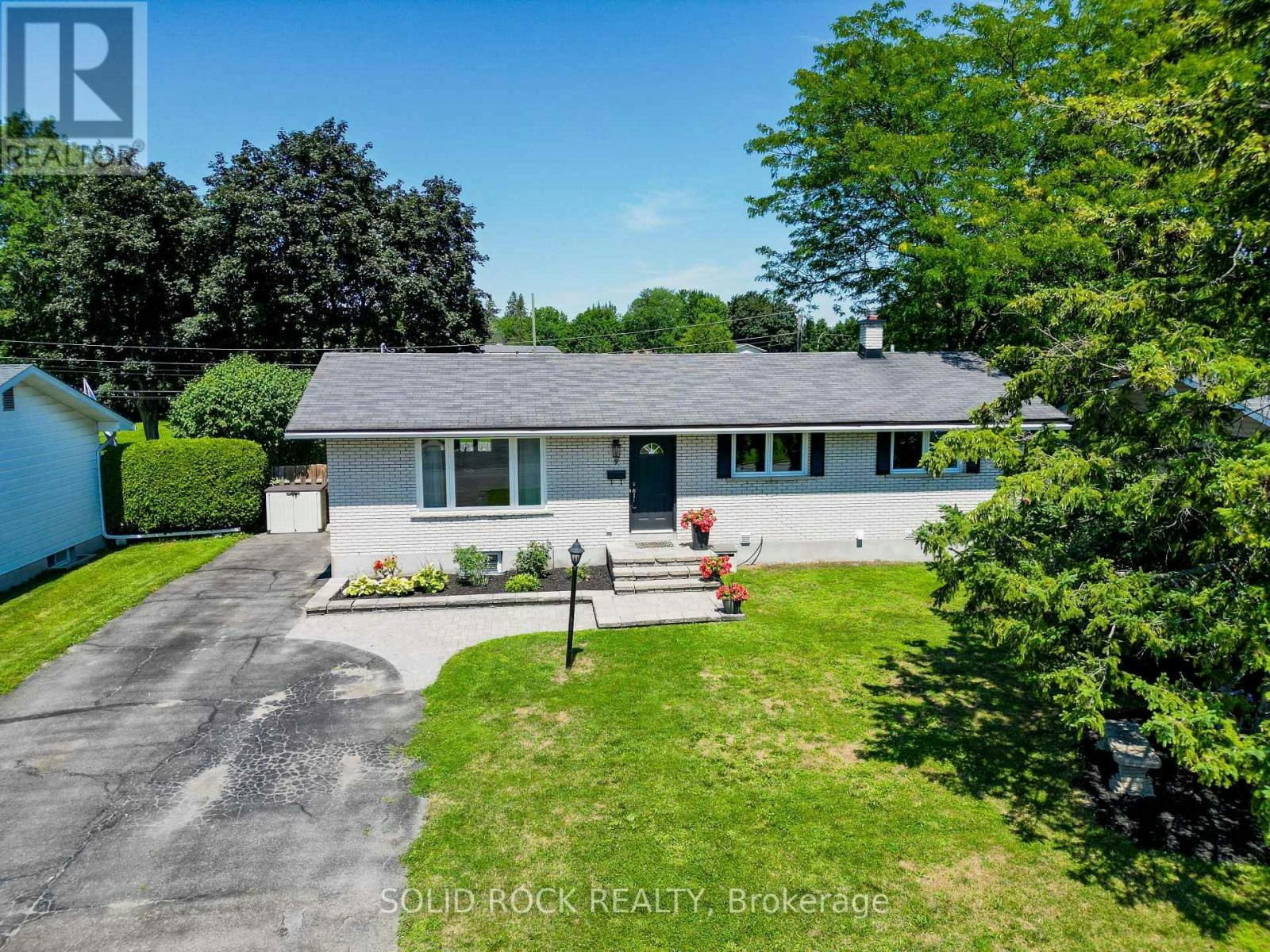 9 Stanwood Drive, Ottawa, ON, K2G 2Z1