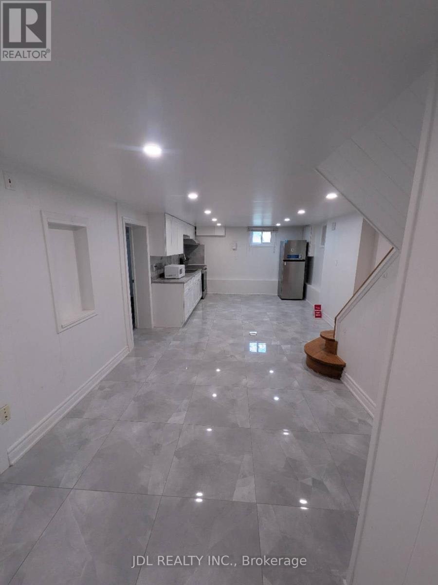 345 Centre Street E, Richmond Hill, ON, L4C 1B3 - 2