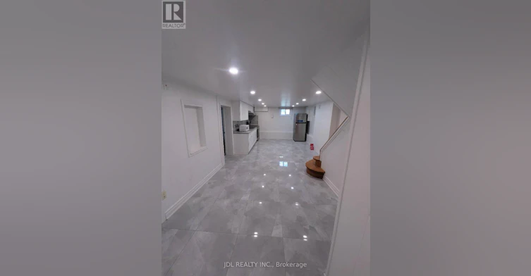 345 Centre Street E, Richmond Hill, ON, L4C 1B3 - 2