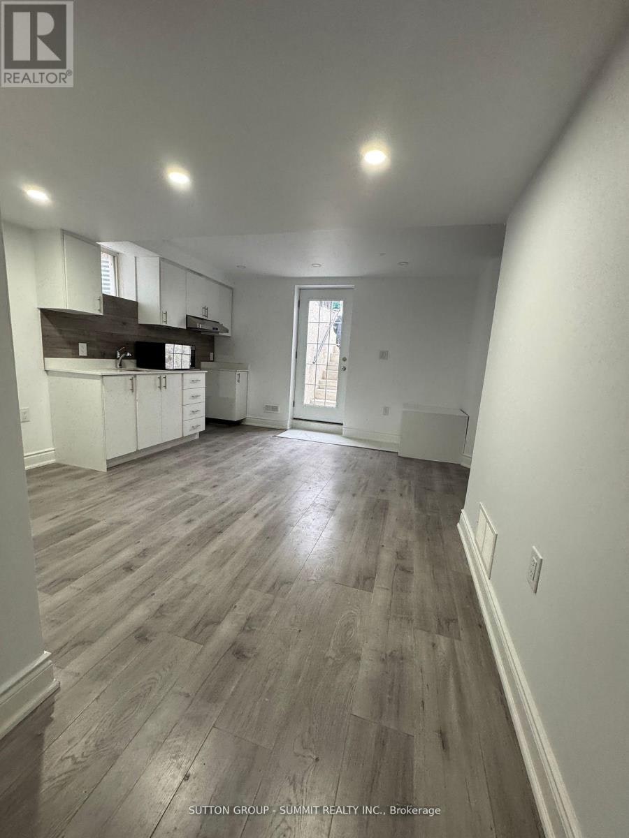 LOWER-674 Thompson Road S, Milton, ON, L9T 0C7