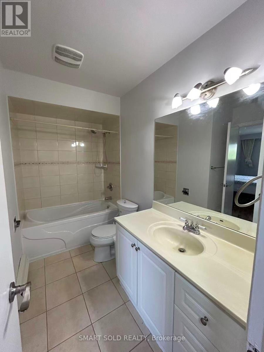 MAIN + UPPER-31 Silas Hill Drive, Toronto, ON, M2J 2X8 - 10