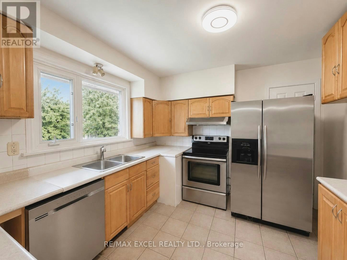 MAIN-39 Commons Drive, Toronto, ON, M1T 1E3 - 5