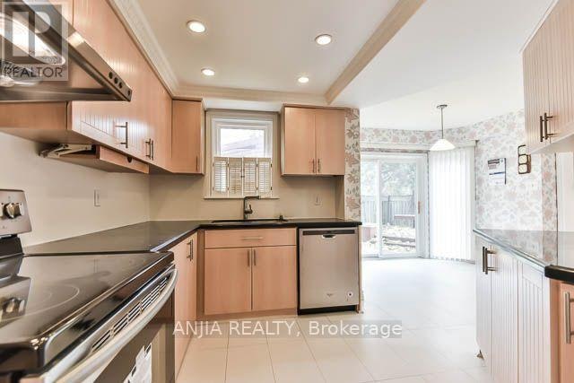 11 Berkeley Court, Markham, ON, L3R 6M4 - 9