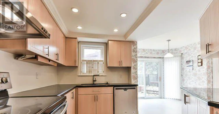 11 Berkeley Court, Markham, ON, L3R 6M4 - 9