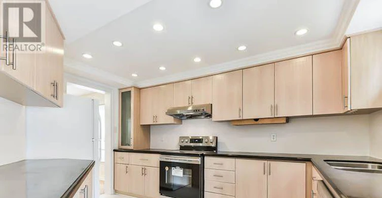 11 Berkeley Court, Markham, ON, L3R 6M4 - 8
