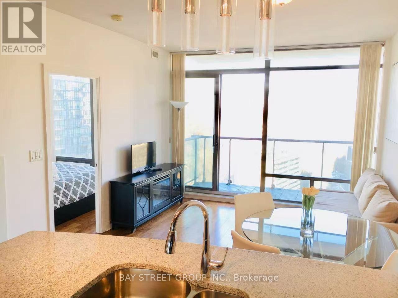 2301-18 Yorkville Avenue, Toronto, ON, M4W 3Y8 - 2