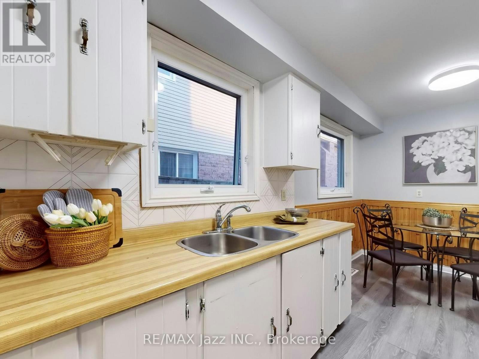 677 Grandview Drive, Oshawa, ON, L1H 7V9 - 7
