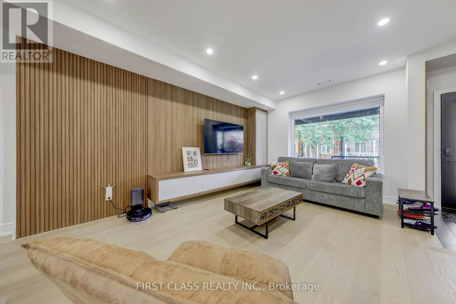 MAIN-431 Roxton Road, Toronto, ON, M6G 3R5 - 3