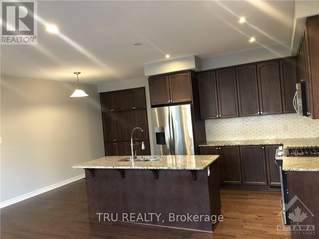 222 Fergus Crescent, Ottawa, ON, K2J 3L7 - 3