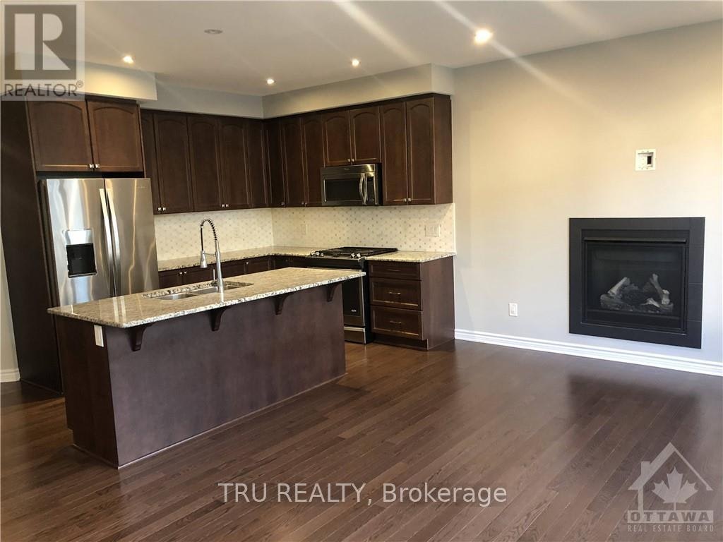 222 Fergus Crescent, Ottawa, ON, K2J 3L7 - 2