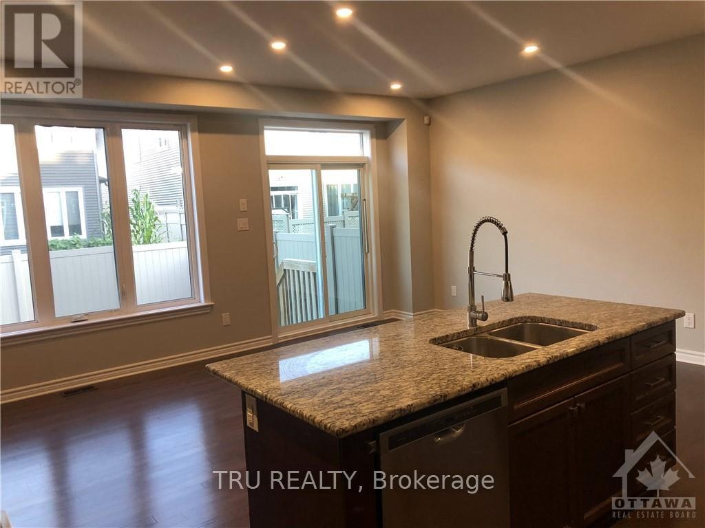 222 Fergus Crescent, Ottawa, ON, K2J 3L7 - 4