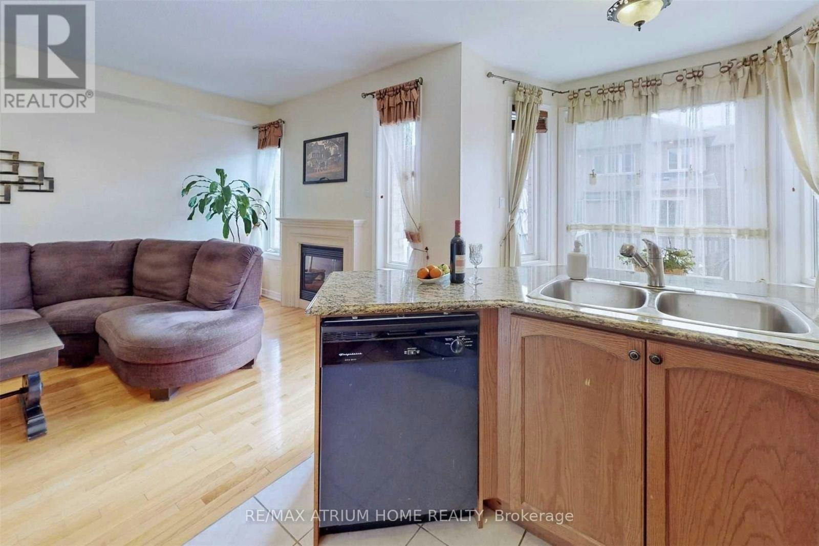 41 Thistle Avenue, Richmond Hill, ON, L4E 0B8 - 5