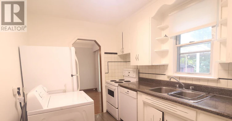 MAIN-206 Burnett Avenue, Toronto, ON, M2N 1V8 - 9